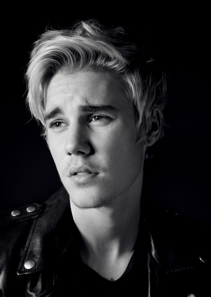 Justin Bieber looking left